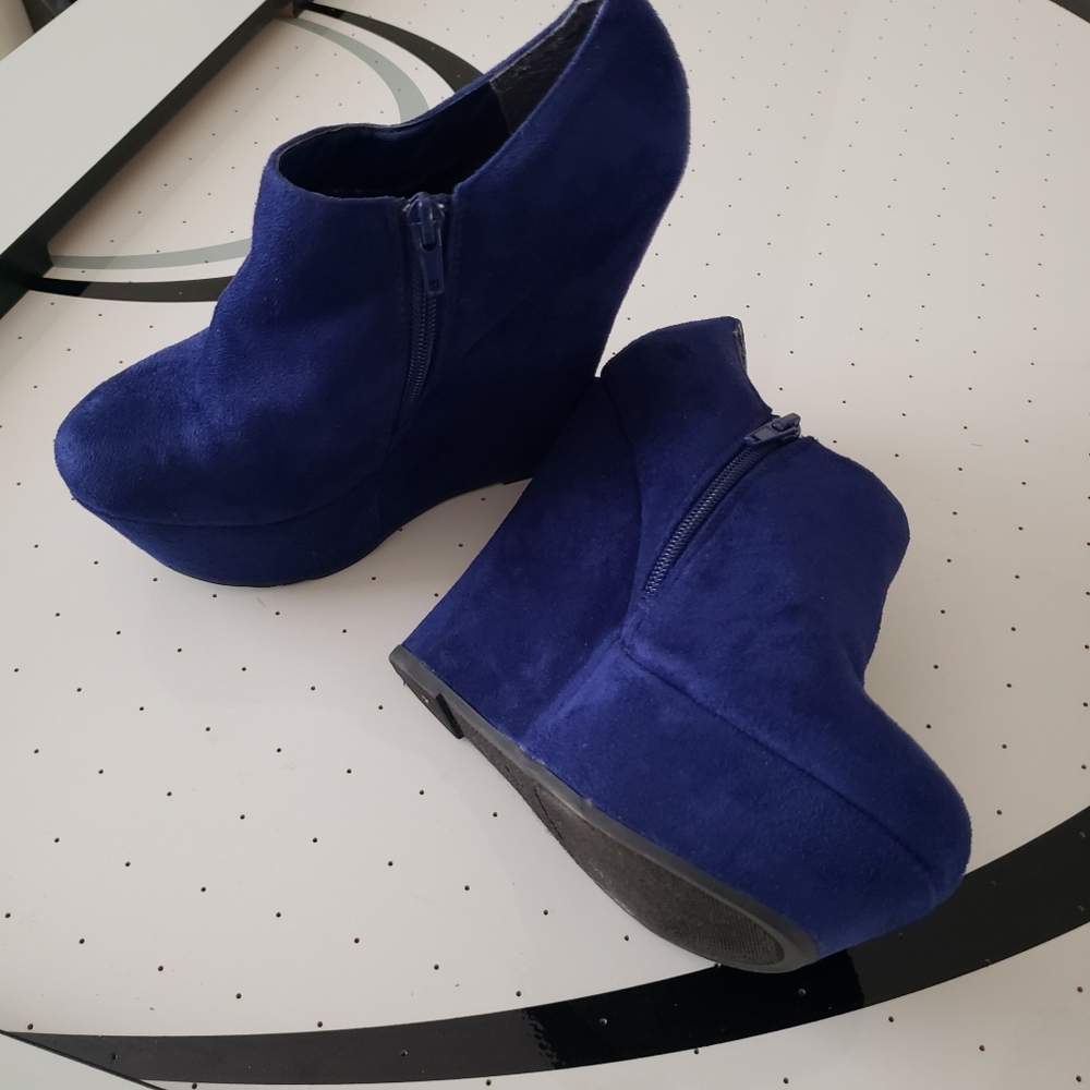 Shoes - Picture 5 of 7